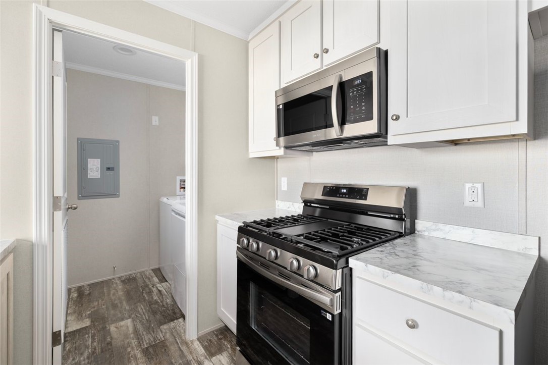 38 Lowell Avenue Pawtucket, RI 02861 - Photo 7 of 27