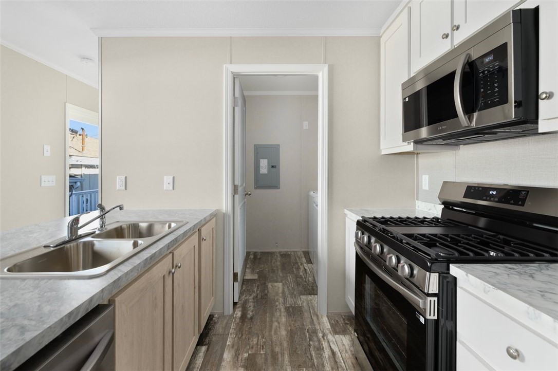 38 Lowell Avenue Pawtucket, RI 02861 - Photo 8 of 27