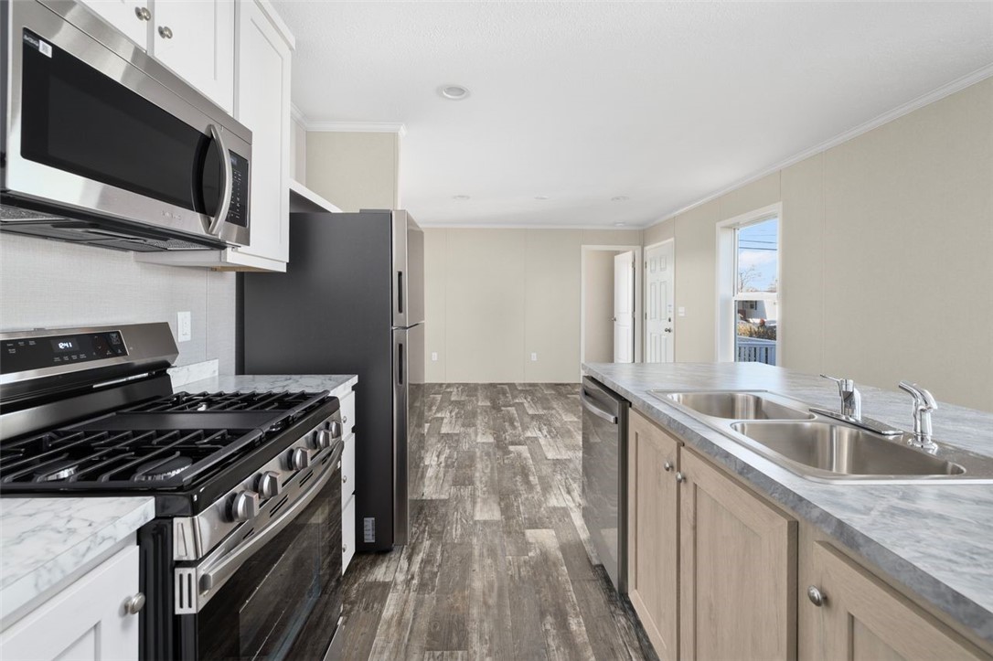 38 Lowell Avenue Pawtucket, RI 02861 - Photo 9 of 27