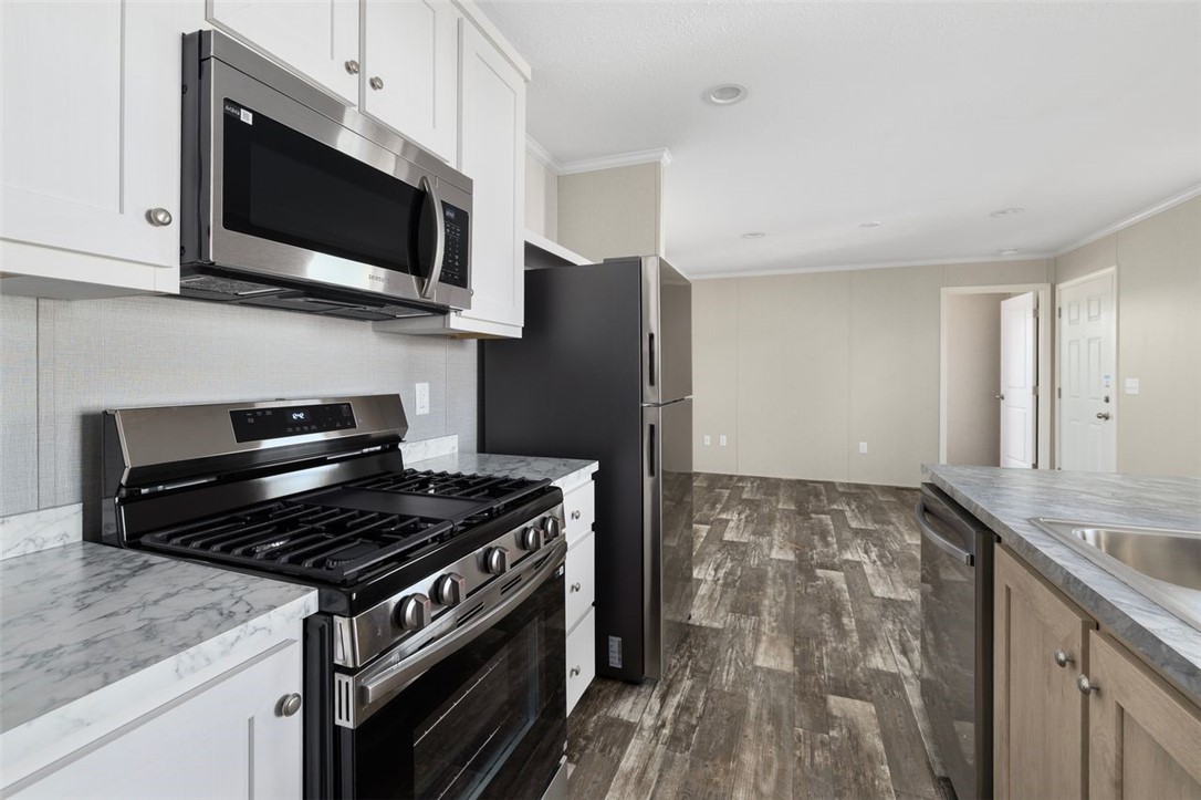 38 Lowell Avenue Pawtucket, RI 02861 - Photo 10 of 27