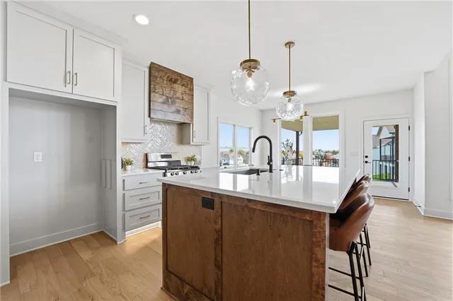 $679,900 | 4331 Northeast Hideaway Drive, Lee's Summit, MO 64064