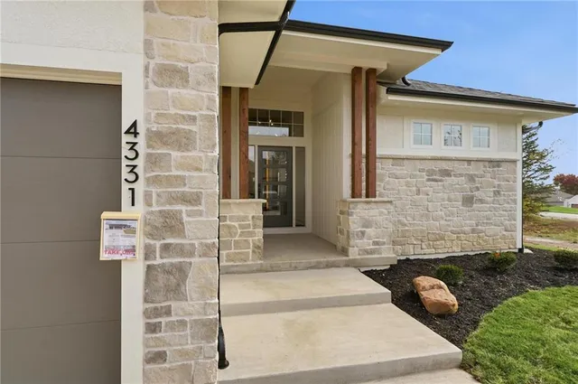 $679,900 | 4331 Northeast Hideaway Drive, Lee's Summit, MO 64064