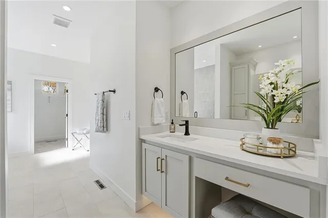 $679,900 | 4331 Northeast Hideaway Drive, Lee's Summit, MO 64064