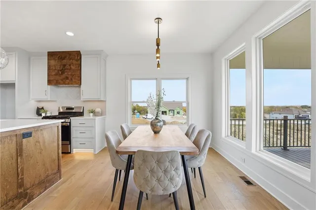 $679,900 | 4331 Northeast Hideaway Drive, Lee's Summit, MO 64064