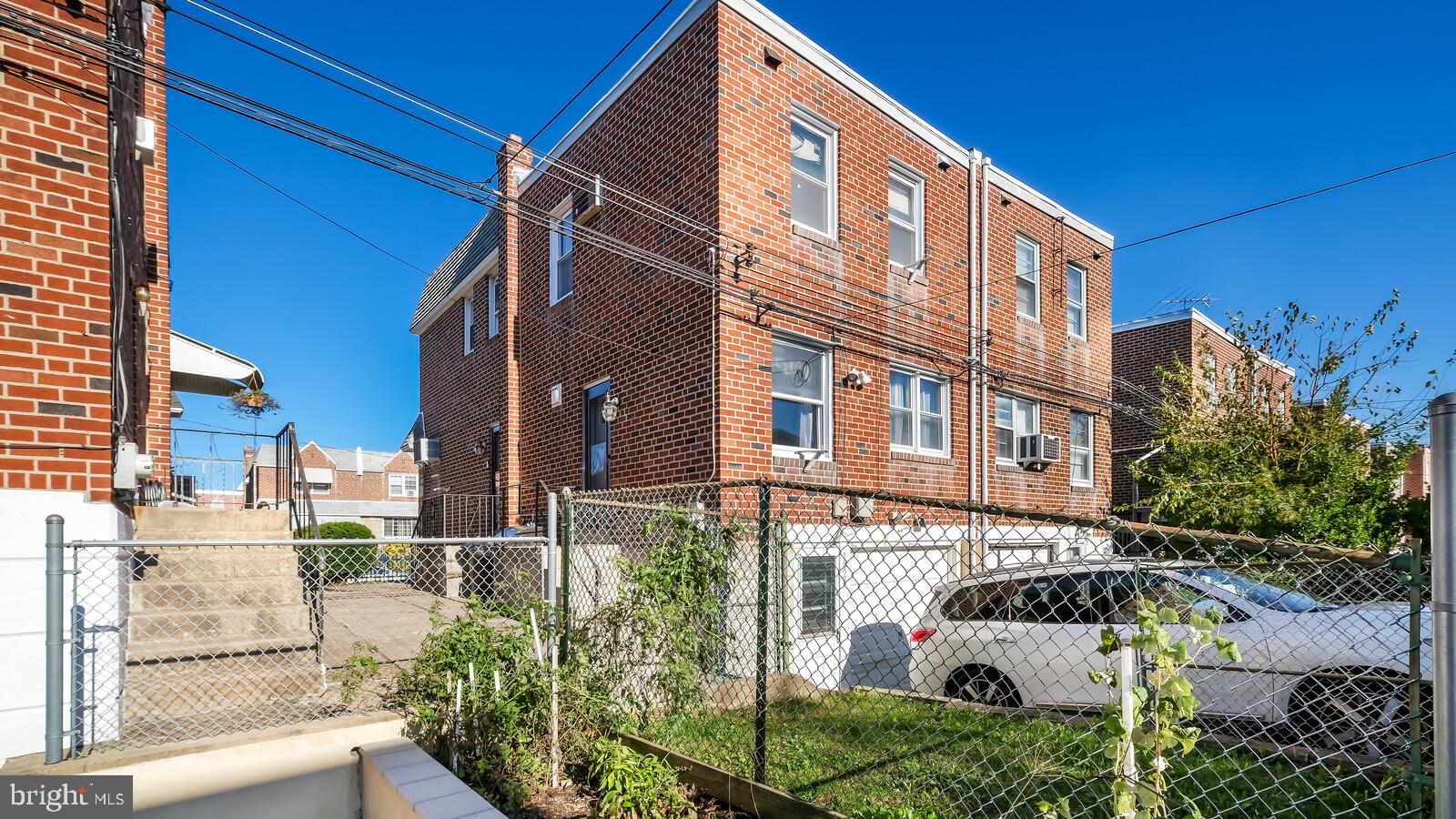 1824 Danforth Street Philadelphia, PA 19152 - Photo 3 of 21 Gallery Image 3
