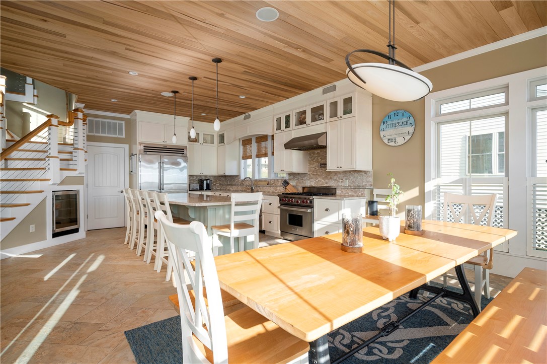 22 Shore Road Narragansett, RI 02882 - Photo 11 of 50