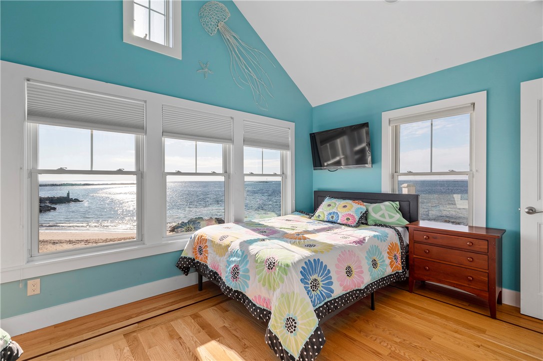 22 Shore Road Narragansett, RI 02882 - Photo 25 of 50