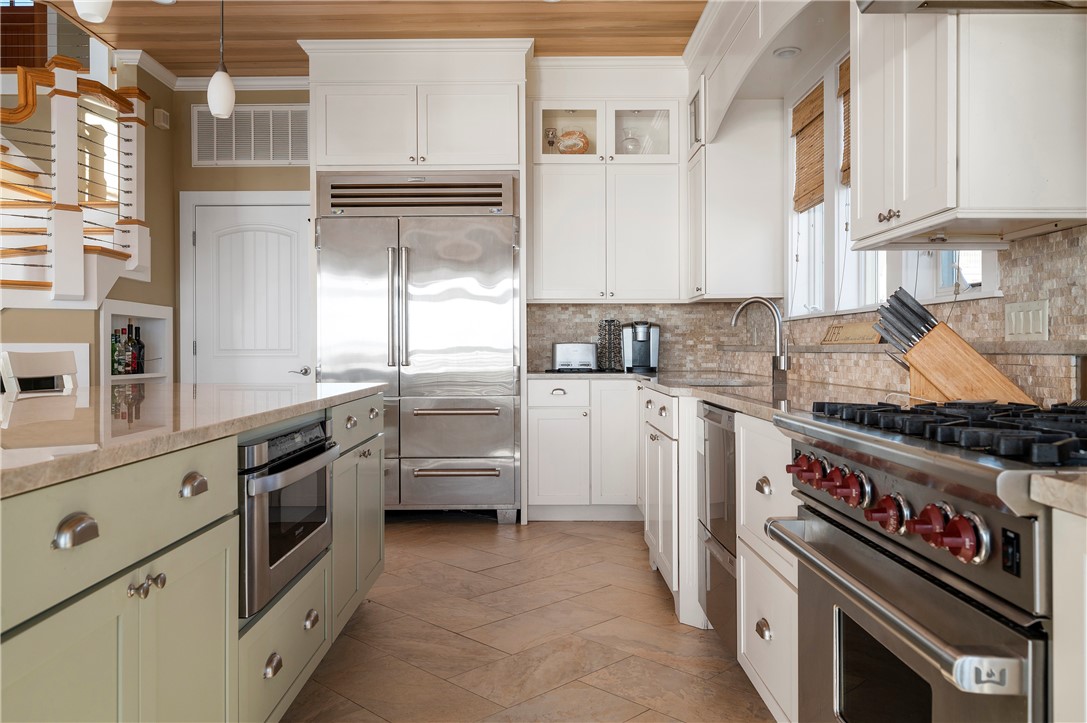 22 Shore Road Narragansett, RI 02882 - Photo 10 of 50