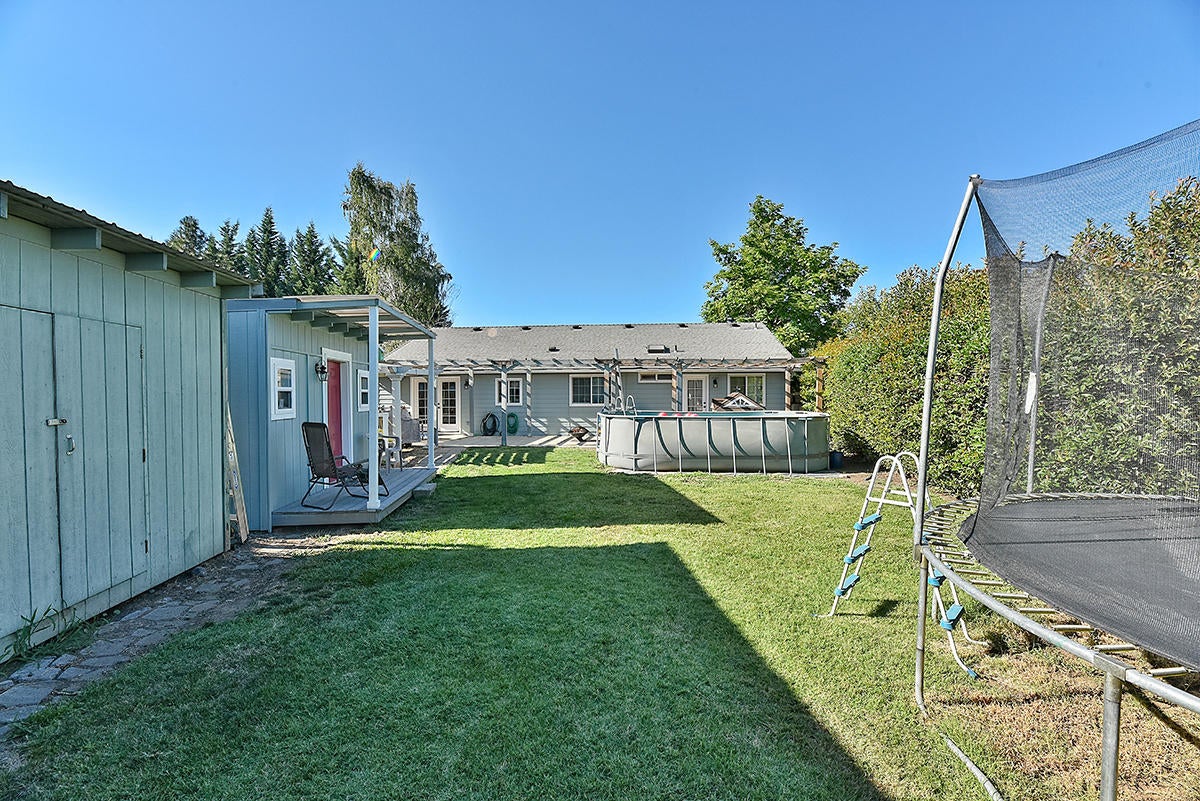 2812 Table Rock Road Medford, OR 97501 - Photo 20 of 24 17