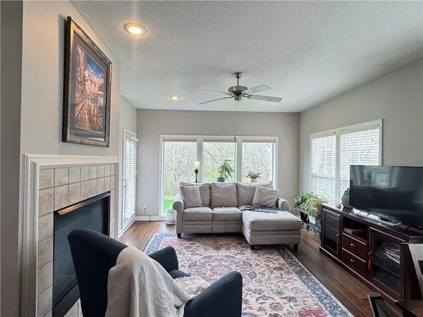 $450,000 | 6112 Northwest 79th Street, Kansas City, MO 64151