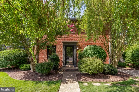 $1,695,000 | 517 Janneys Lane, Alexandria, VA 22302