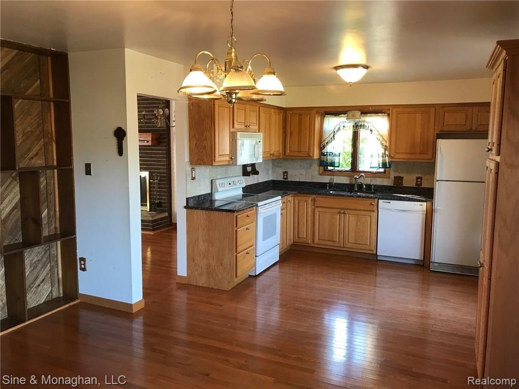 26925 South River Road Harrison Township, MI 48045 - Photo 10 of 14 10.JPG