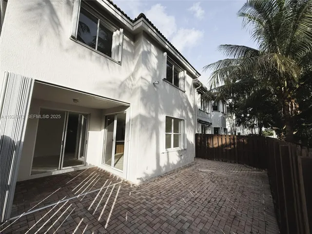 $804,900 | 11378 Northwest 72nd Terrace, Doral, FL 33178