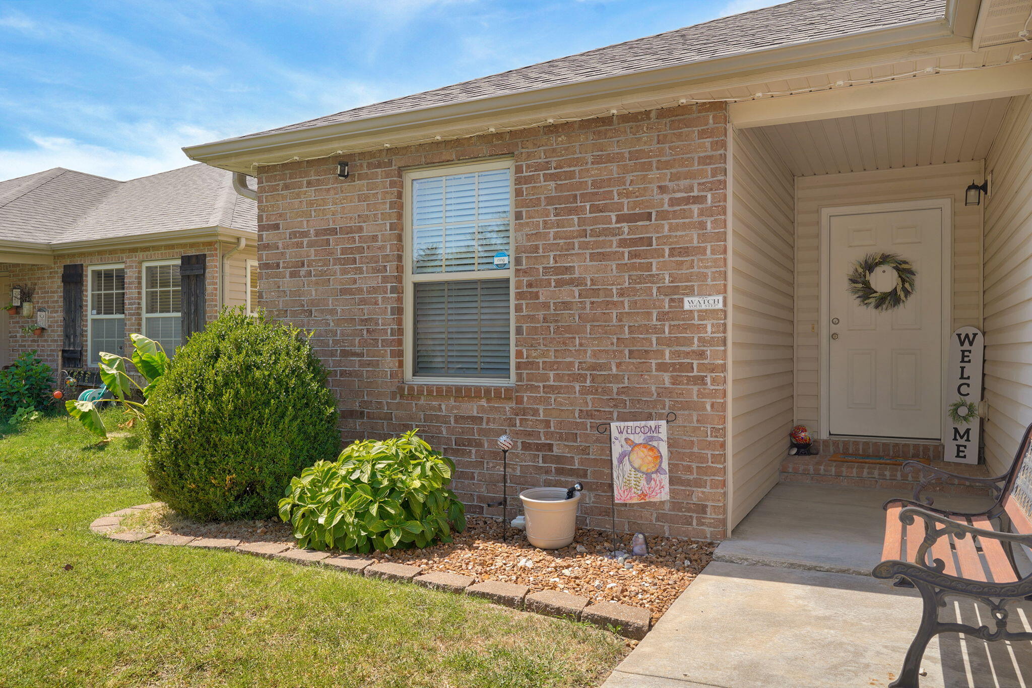635 South Mahn Avenue Springfield, MO 65802 - Photo 3 of 24 635 S Mahn Ave-3