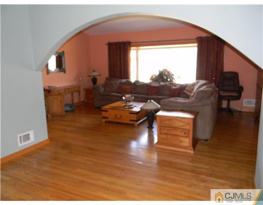 14 Harmon Road Edison, NJ 08837 - Photo 8 of 20 Gallery Image 8
