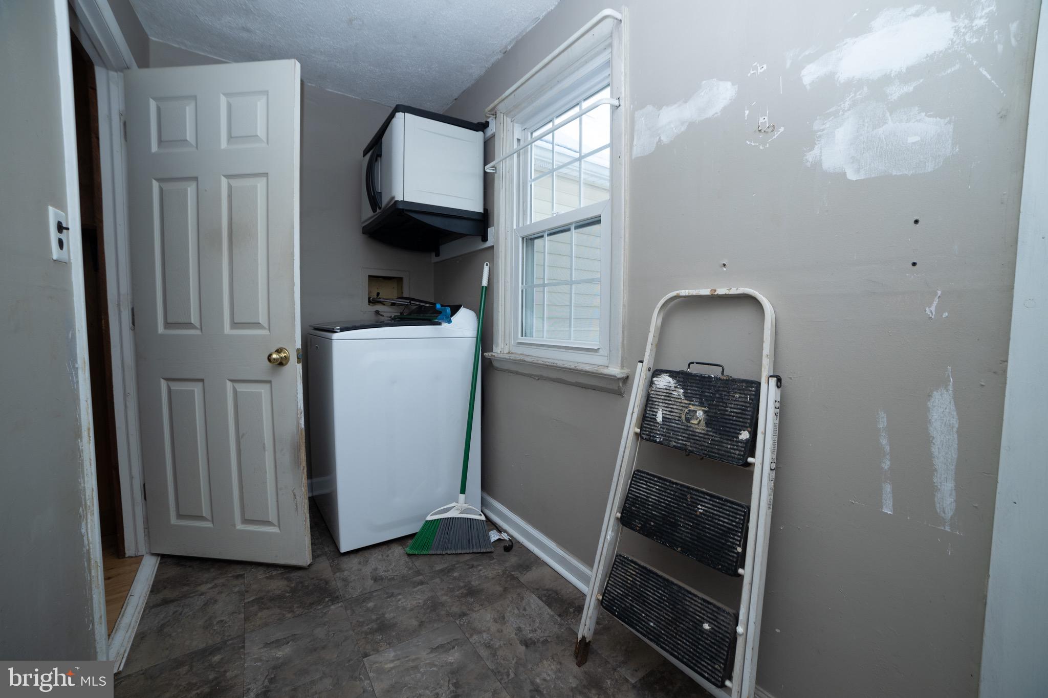 424 Ruth Avenue Upper Chichester, PA 19014 - Photo 27 of 41 Laundry Room