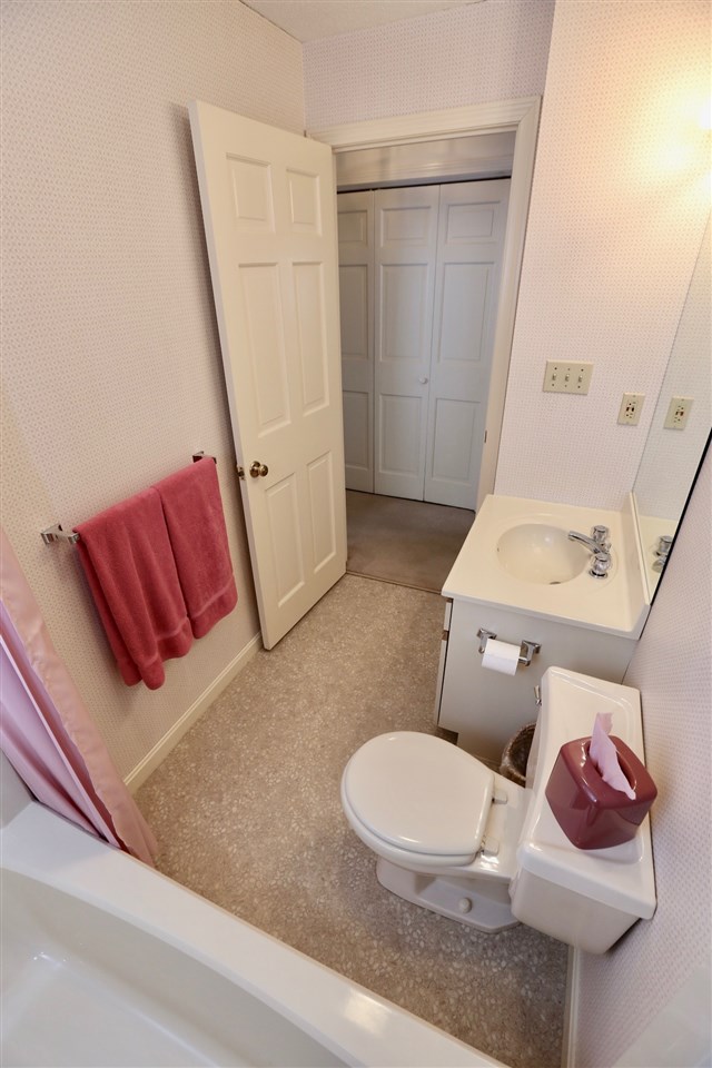 405 Straw Hill Road Manchester, NH 03104 - Photo 25 of 35