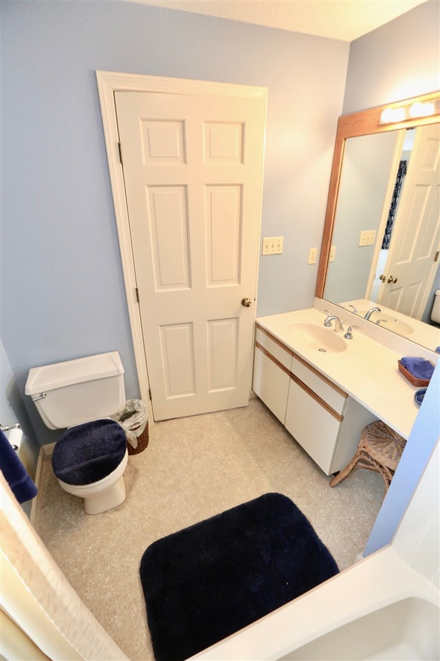 405 Straw Hill Road Manchester, NH 03104 - Photo 32 of 35