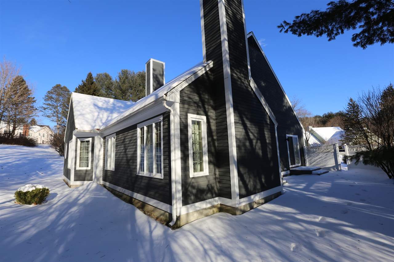 405 Straw Hill Road Manchester, NH 03104 - Photo 6 of 35