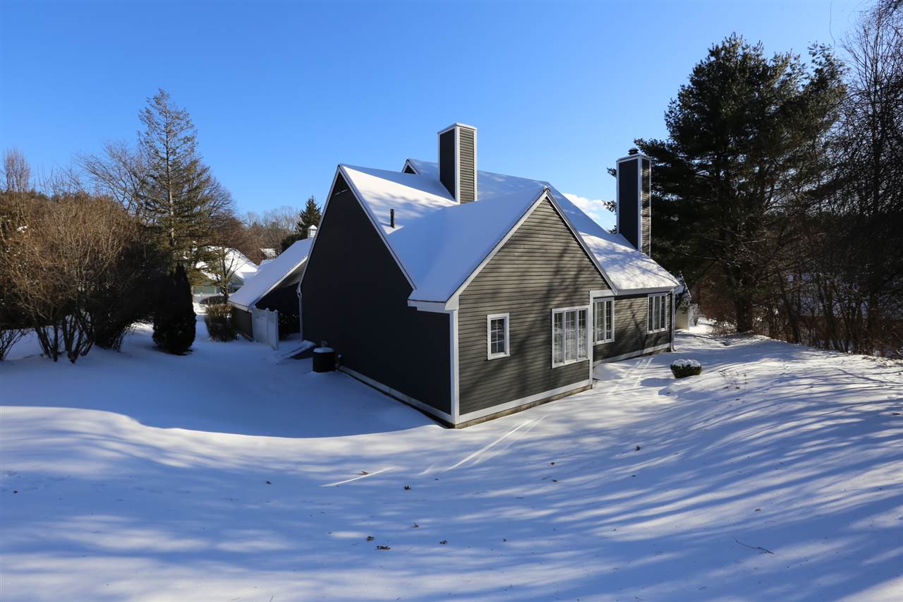 405 Straw Hill Road Manchester, NH 03104 - Photo 8 of 35