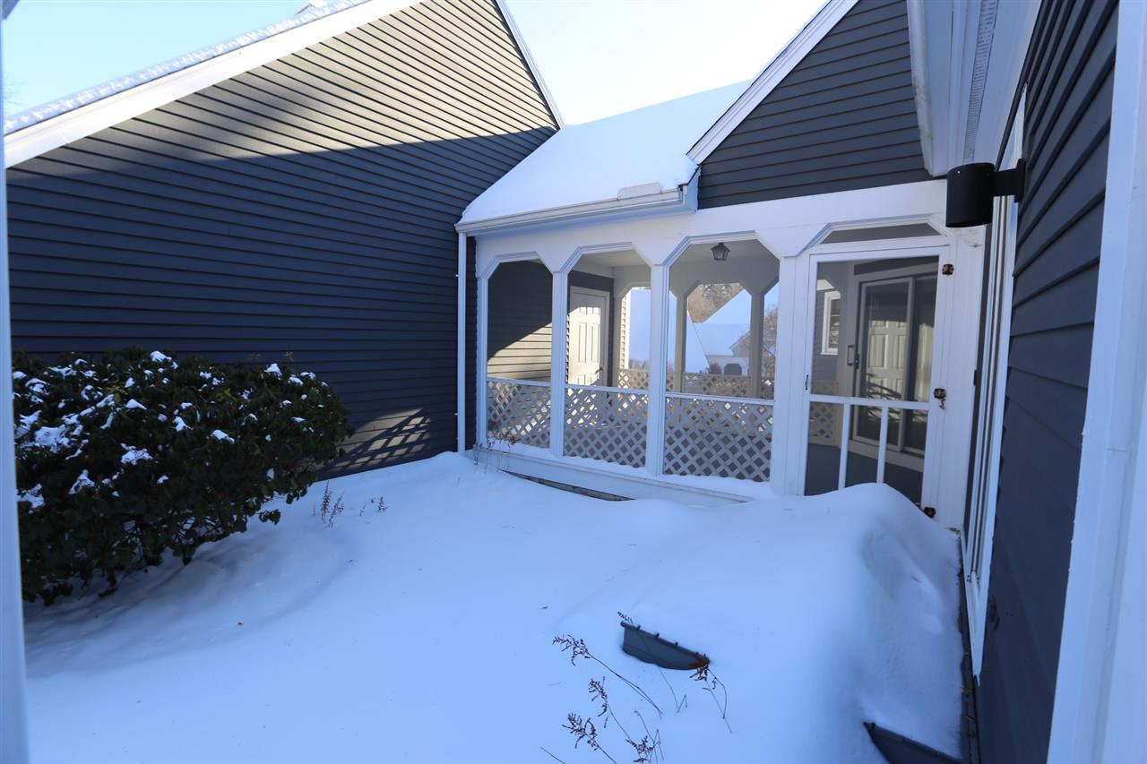 405 Straw Hill Road Manchester, NH 03104 - Photo 9 of 35