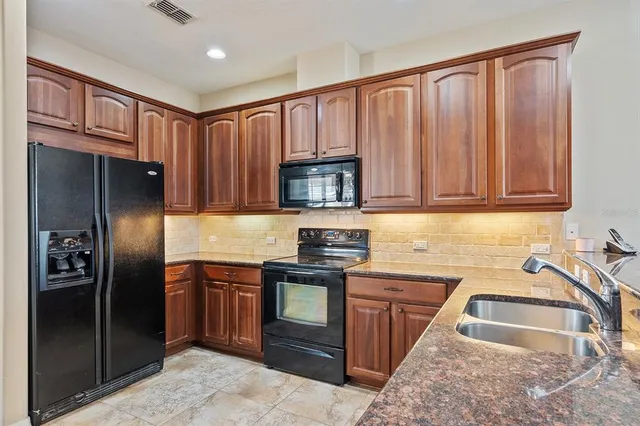 $300,000 | 22019 Belgian Court, Mount Dora, FL 32757