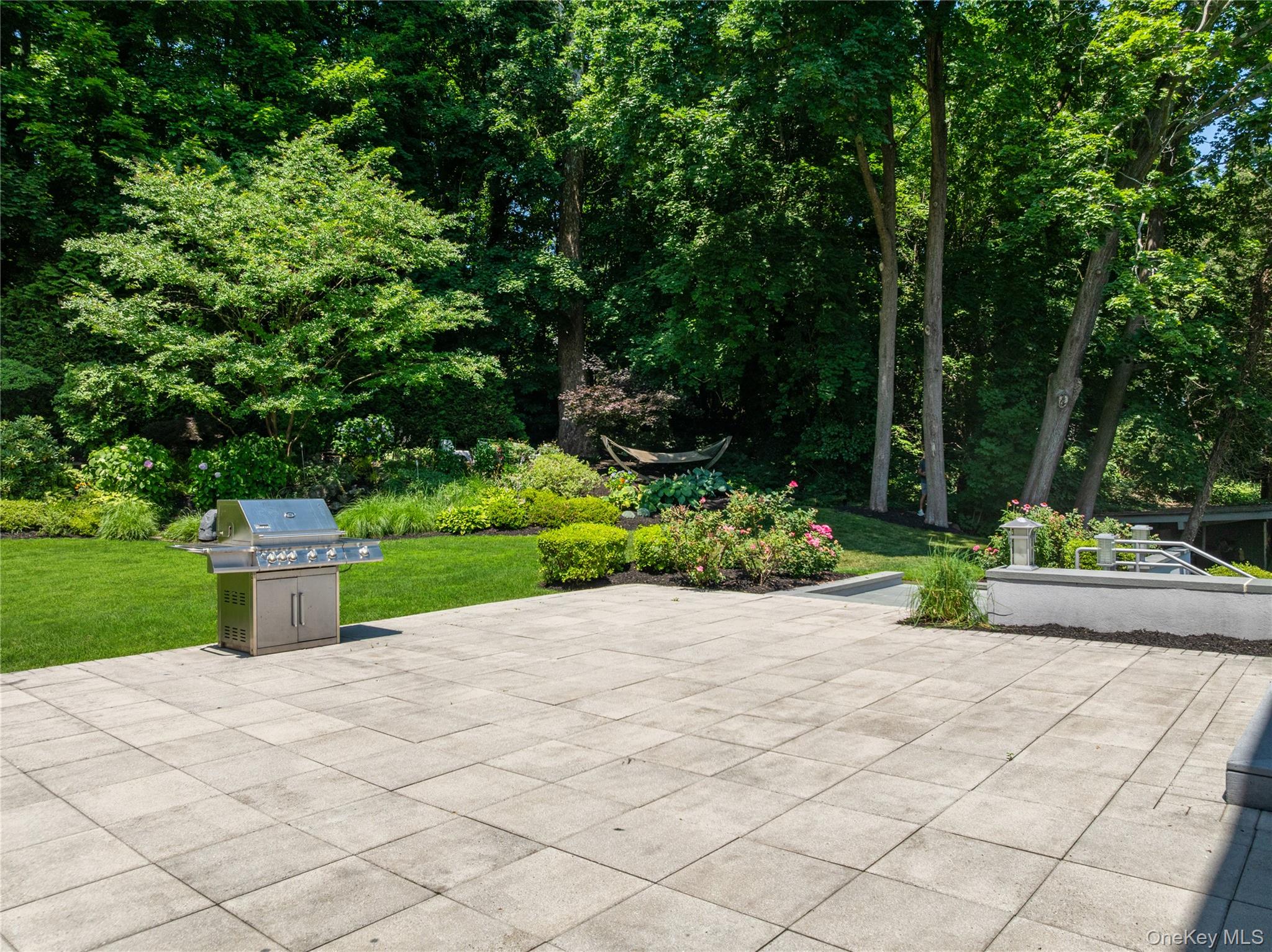 353 East Shore Road Great Neck, NY 11023 - Photo 23 of 28