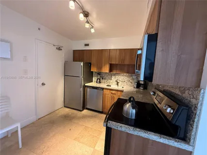 $3,350 | 5101 Collins Avenue, Unit 12T, Miami Beach, FL 33140