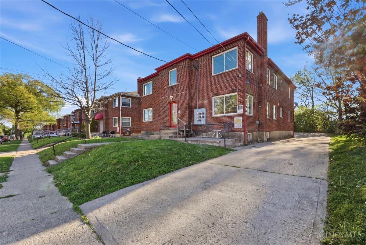 7758 Stillwell Road Cincinnati, OH 45237 - Photo 4 of 17