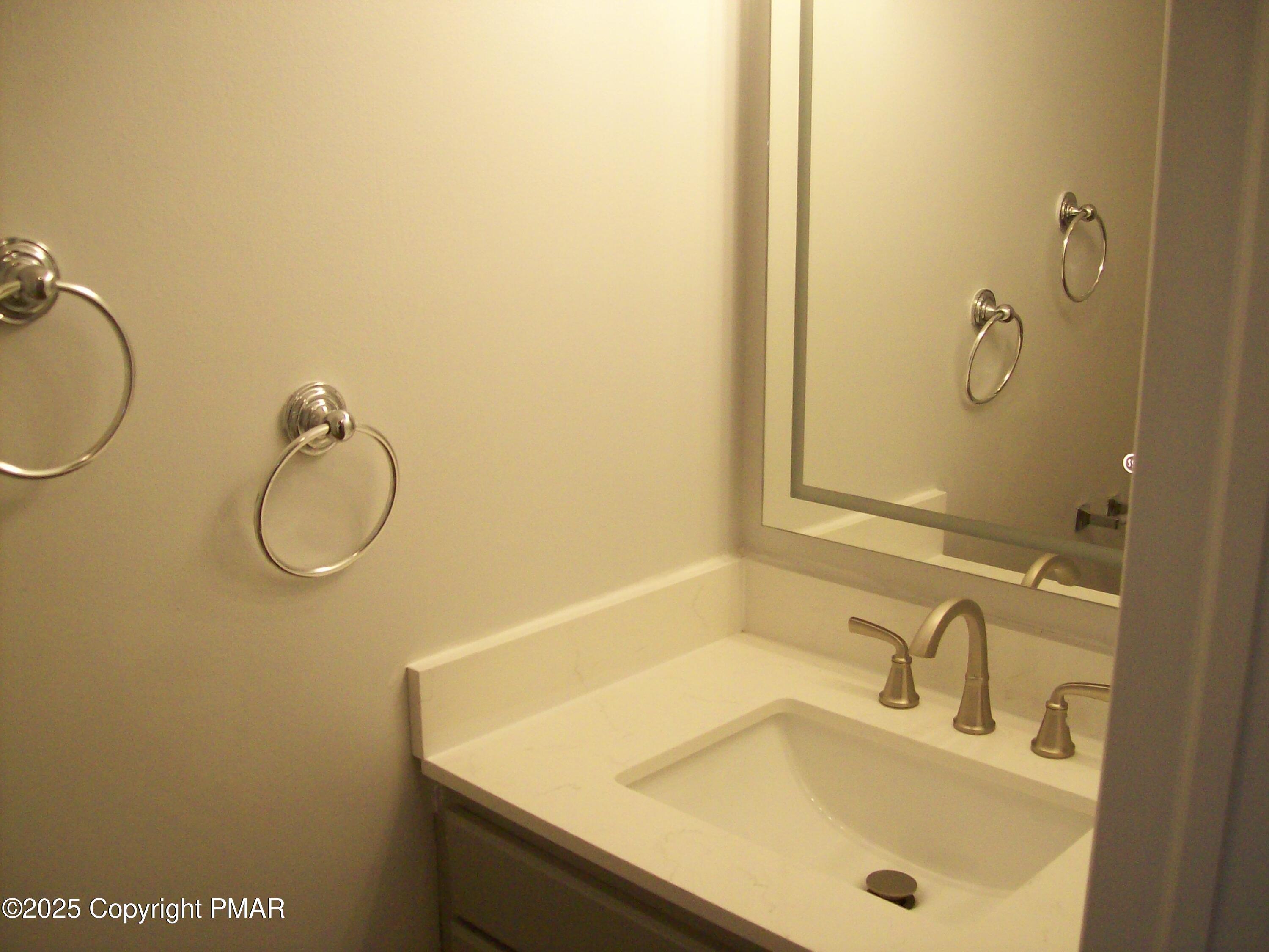 244 Reunion Ridge East Stroudsburg, PA 18301 - Photo 17 of 25 Half bath