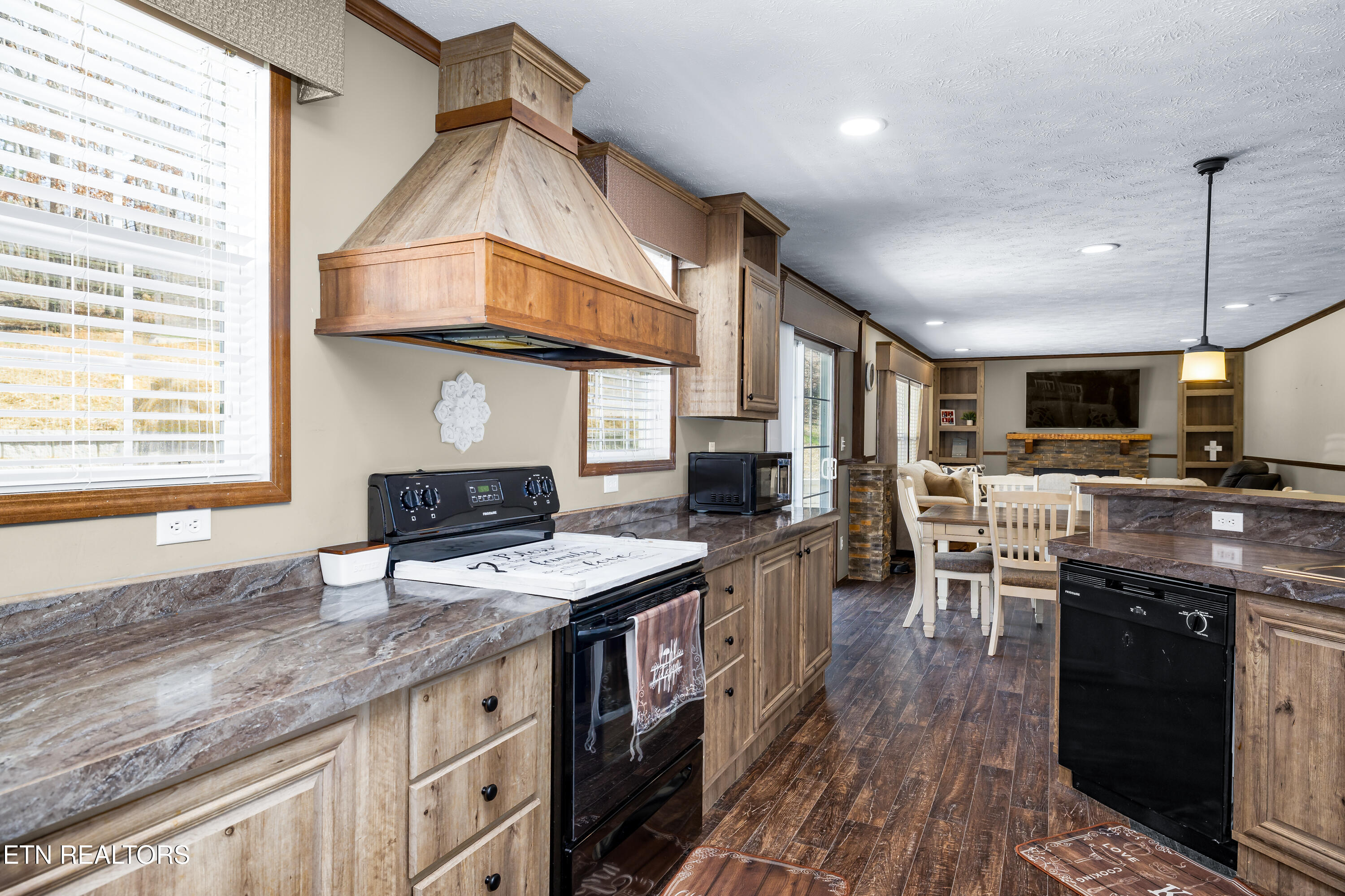 153 Powder House Road Powell, TN 37849 - Photo 5 of 37 153PowderHouseRd-18