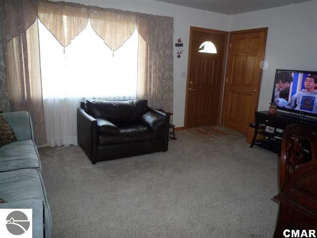 945 Glencoe Road Alma, MI 48801 - Photo 4 of 11 1768923-3.JPG