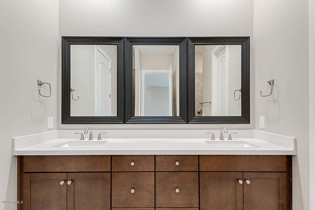 8976 North 8th Drive Phoenix, AZ 85021 - Photo 16 of 25 Master Bath
