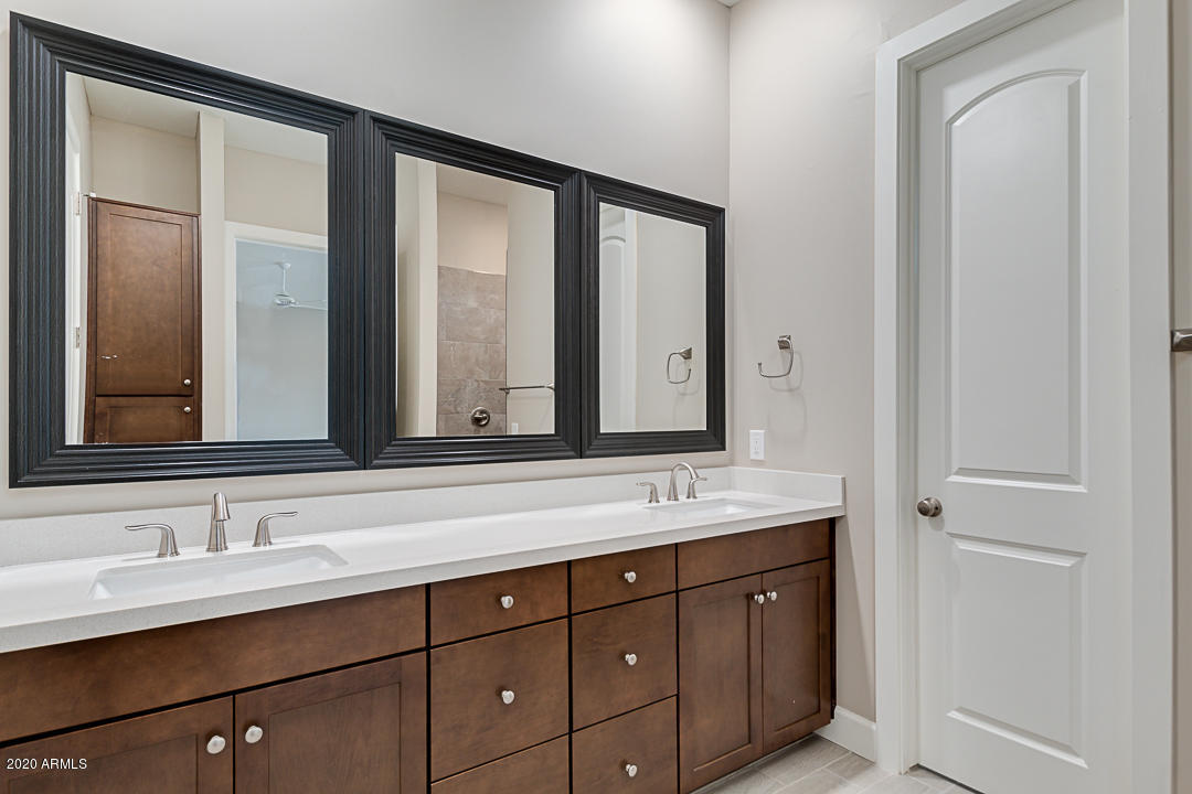 8976 North 8th Drive Phoenix, AZ 85021 - Photo 17 of 25 Master Bath