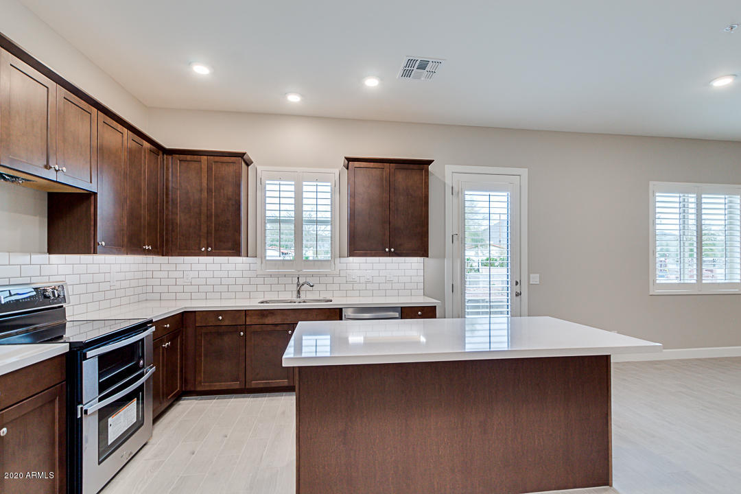 8976 North 8th Drive Phoenix, AZ 85021 - Photo 4 of 25 Quartz Countertops