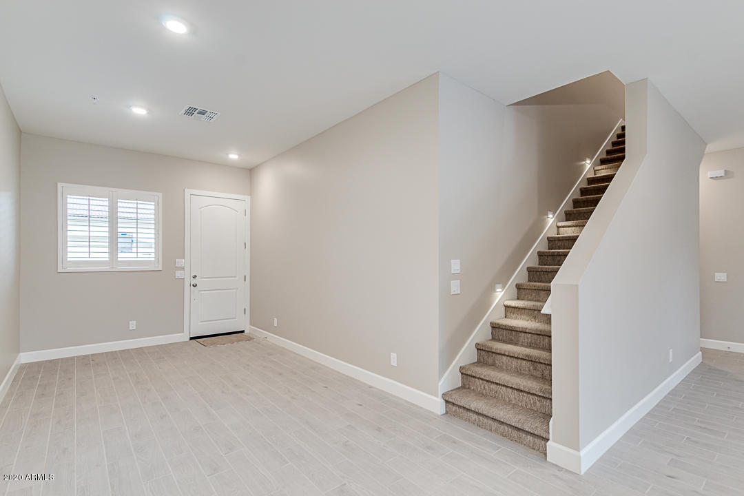 8976 North 8th Drive Phoenix, AZ 85021 - Photo 8 of 25 Entryway