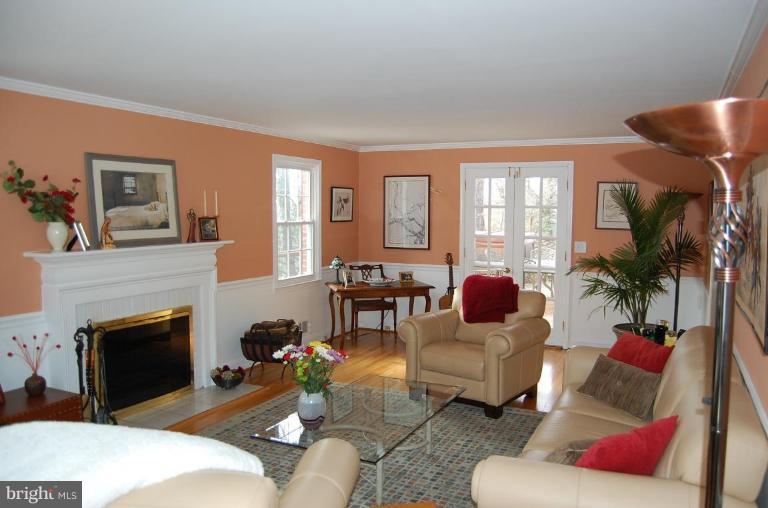 2207 Pot Spring Road Lutherville-Timonium, MD 21093 - Photo 10 of 29 Living Room