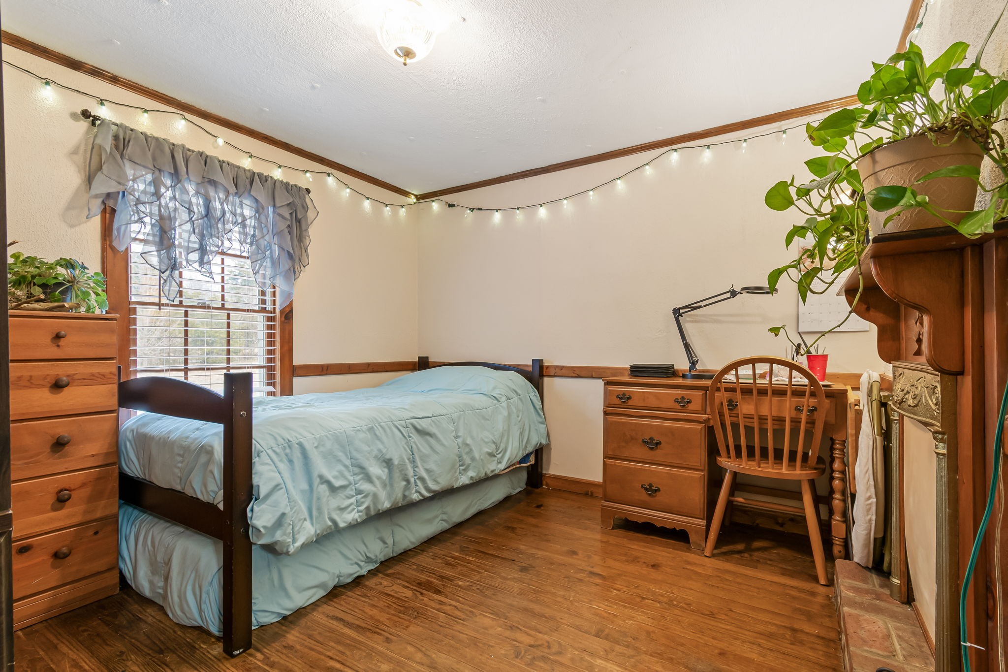 253 Henslee Road Shelbyville, TN 37160 - Photo 19 of 47 a bedroom with a bed and a window