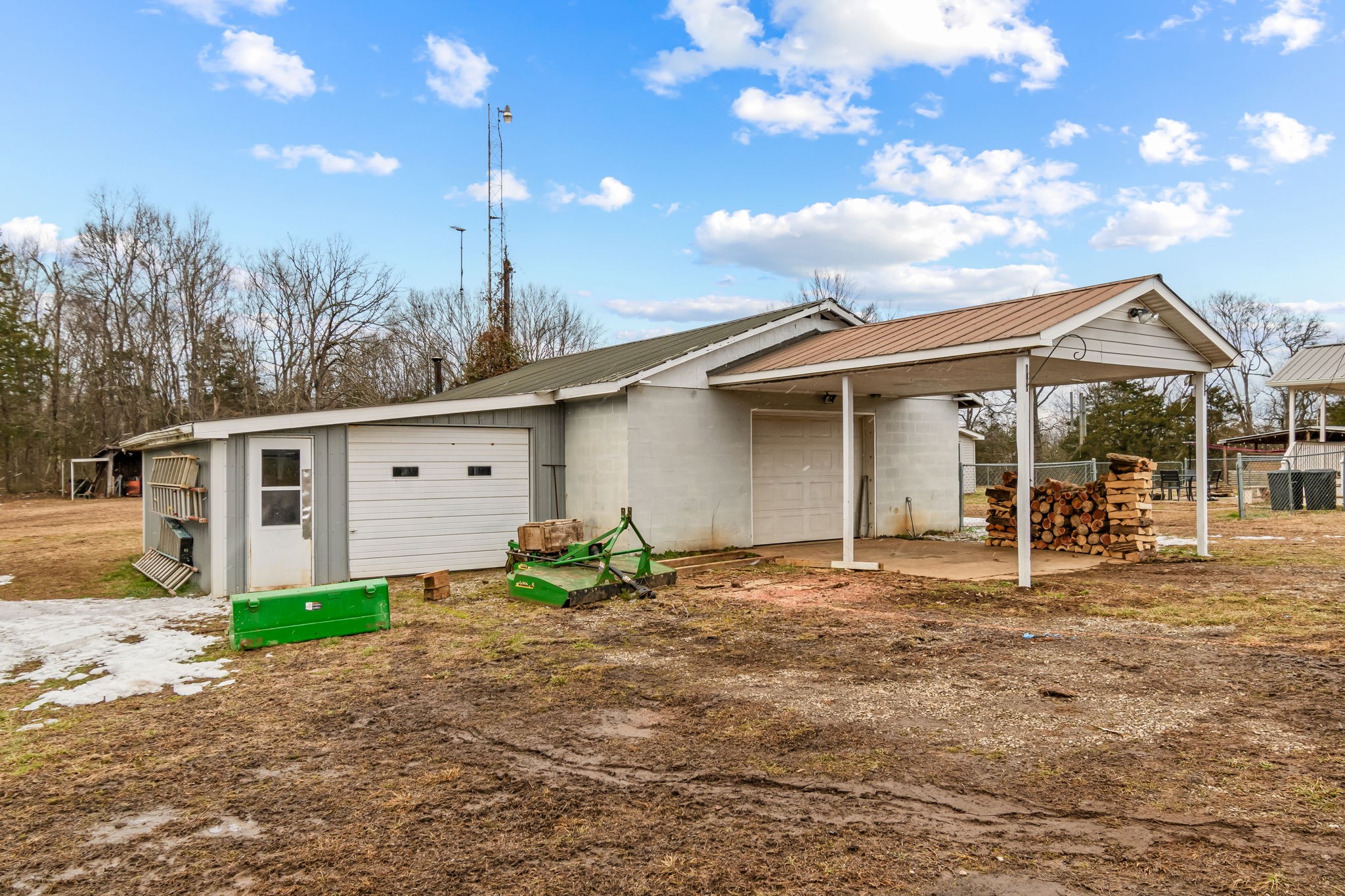 253 Henslee Road Shelbyville, TN 37160 - Photo 27 of 47 a front view of a house with garden