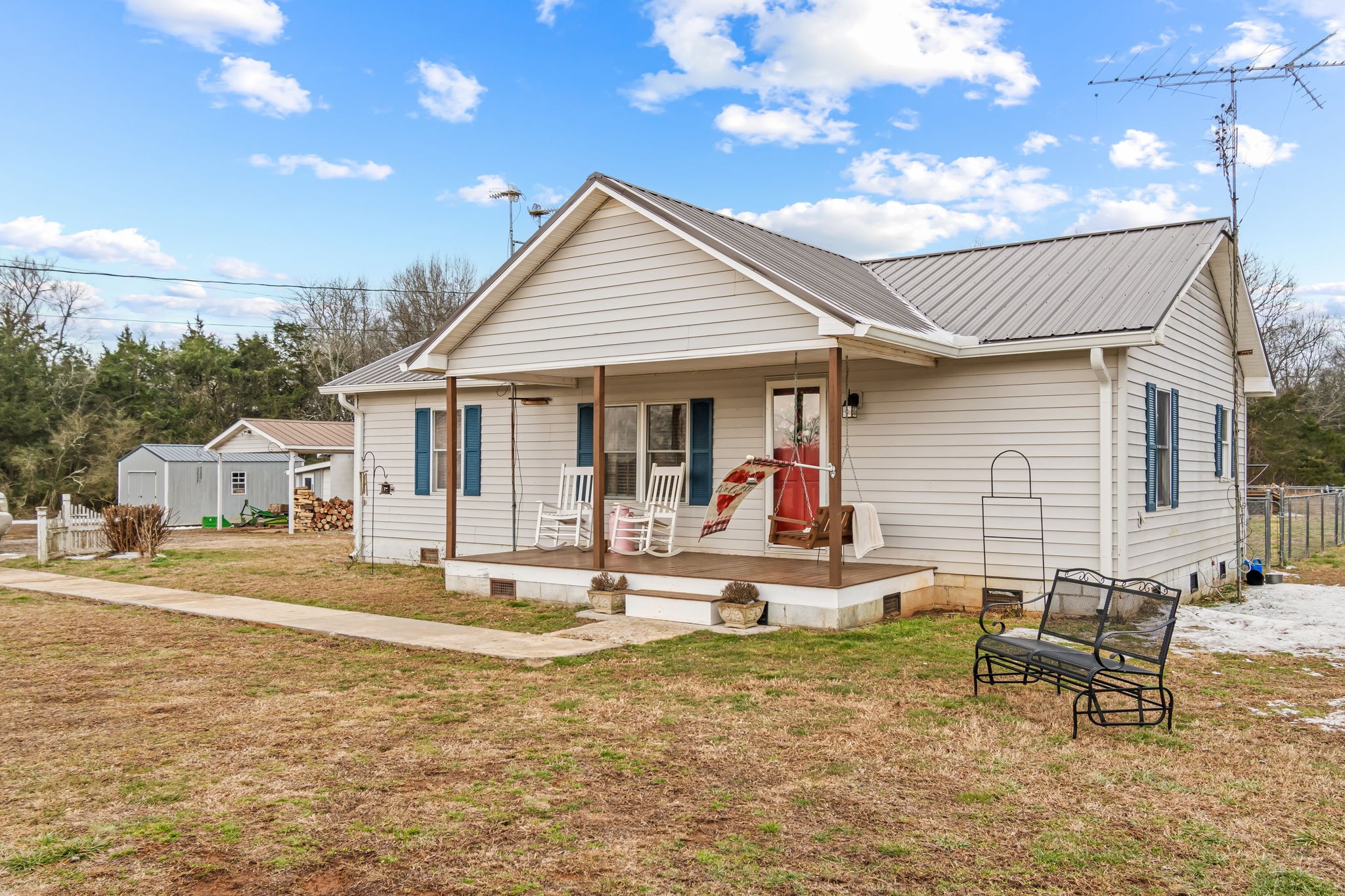 253 Henslee Road Shelbyville, TN 37160 - Photo 3 of 47 a view of a house with backyard and sitting area