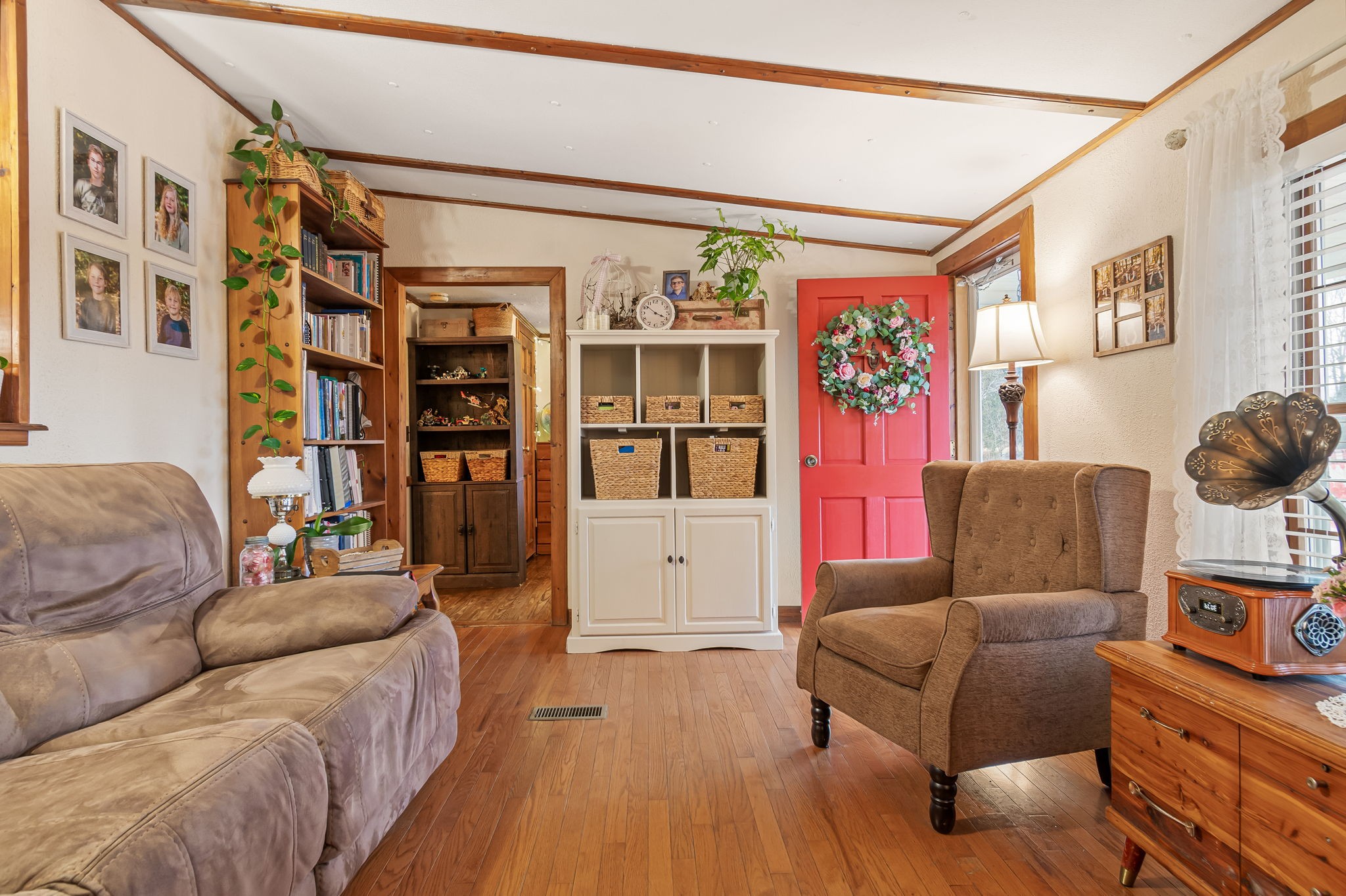 253 Henslee Road Shelbyville, TN 37160 - Photo 7 of 47 a living room with furniture and wooden floor