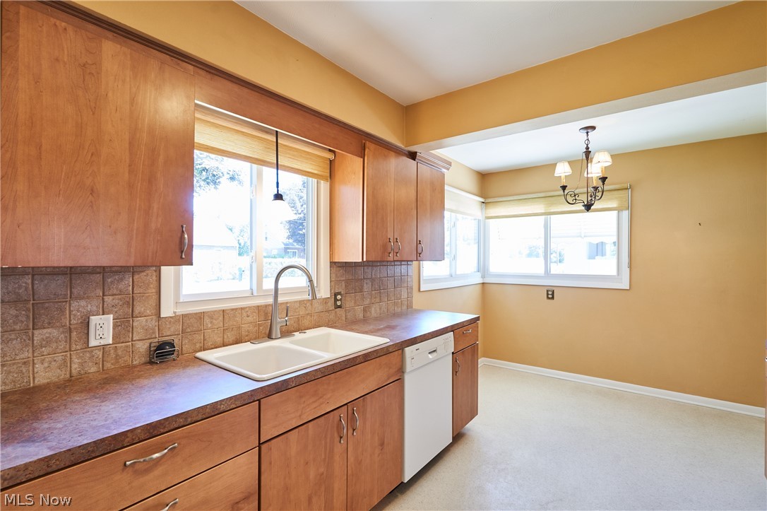 2620 Mogadore Road Akron, OH 44312 - Photo 7 of 27 Kitchen with eating area