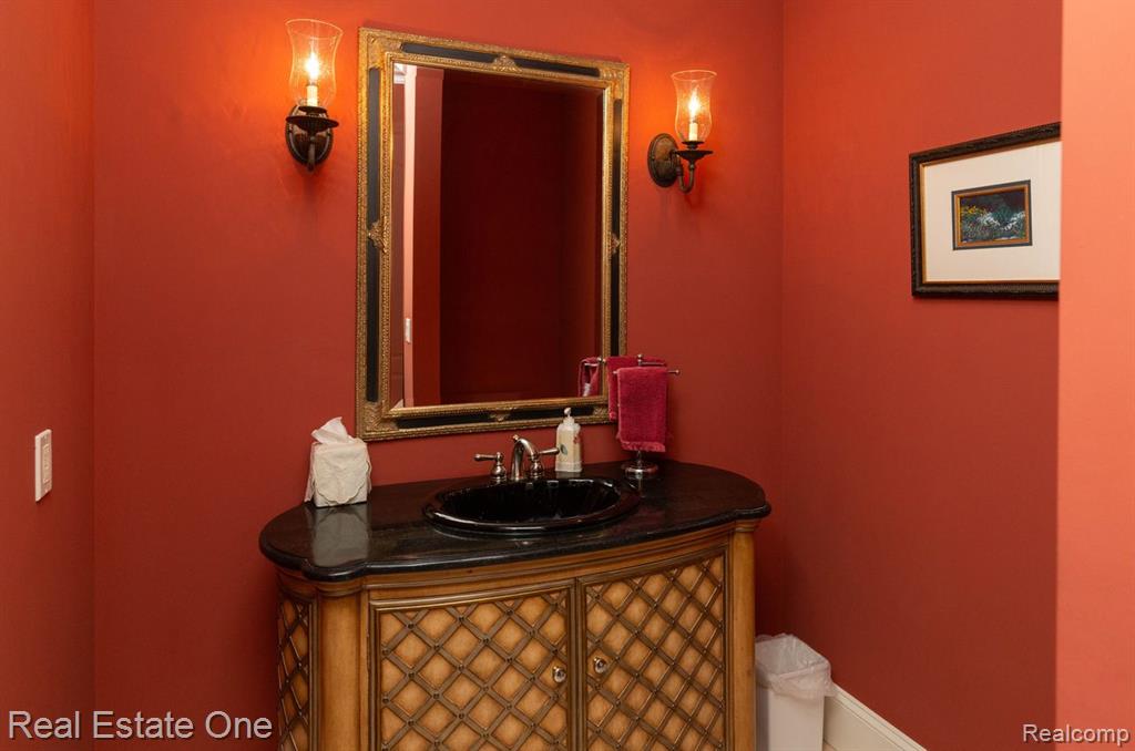 658 Langley Road Rochester Hills, MI 48309 - Photo 20 of 55
