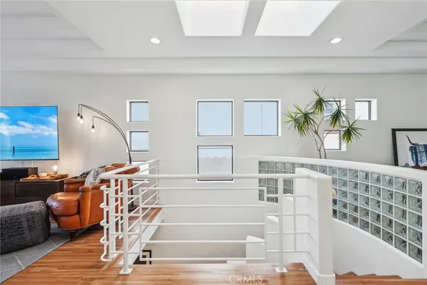 $7,500 | 221 South Francisca Avenue, Unit A, Redondo Beach, CA 90277