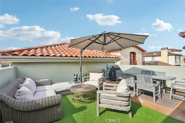 $7,500 | 221 South Francisca Avenue, Unit A, Redondo Beach, CA 90277