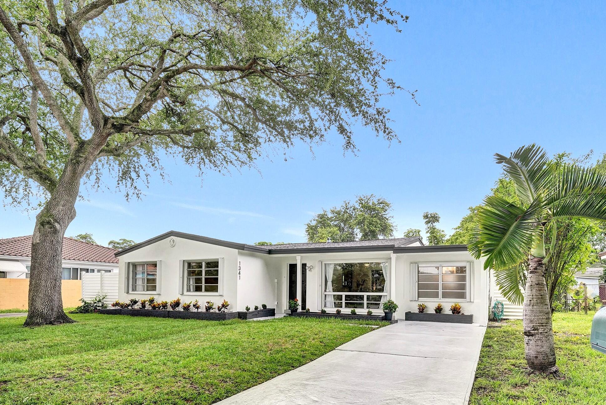 1341 North 30th Road Hollywood, FL 33021 - Photo 1 of 61 DSC08261
