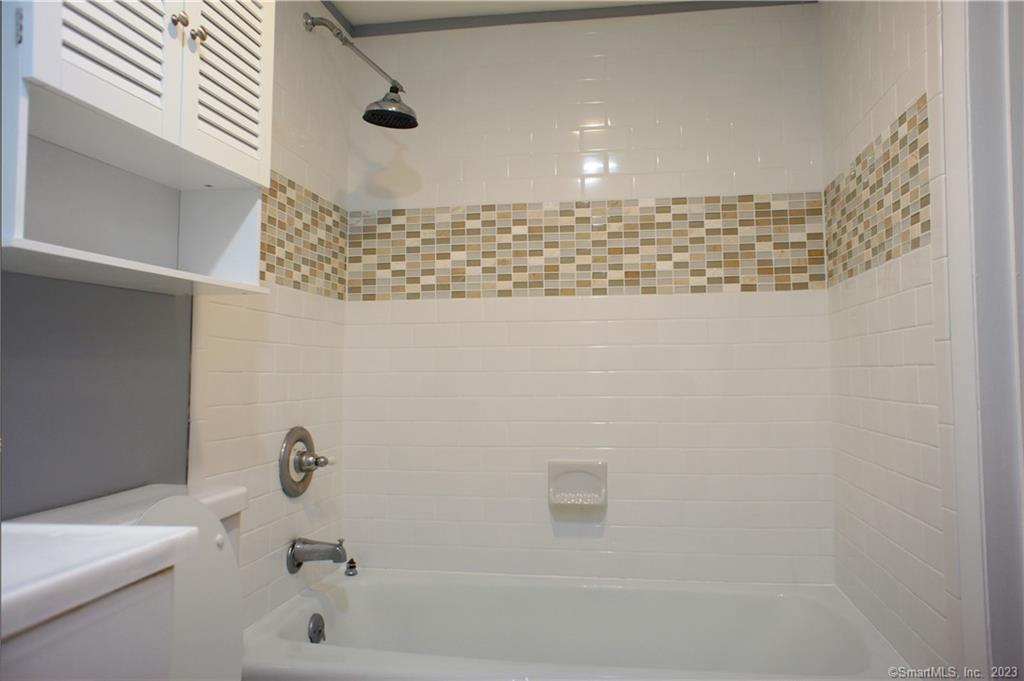 2 Juneberry Lane, Unit 2 Ridgefield, CT 06877 - Photo 15 of 29 a bathroom with a bathtub