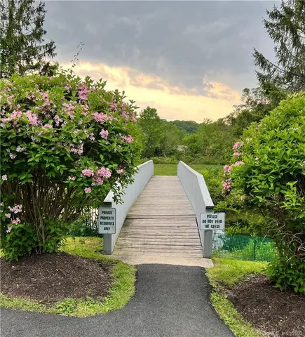 $2,900 | 2 Juneberry Lane, Unit 2, Ridgefield, CT 06877