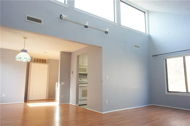 $2,900 | 2 Juneberry Lane, Unit 2, Ridgefield, CT 06877