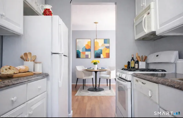 $2,900 | 2 Juneberry Lane, Unit 2, Ridgefield, CT 06877